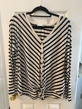 Striped Button-Front Knot Hem Shirt - Black & Cream